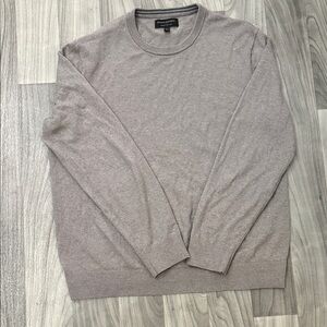 Banana Republic Factory Men's Cream Sweater. Size Large